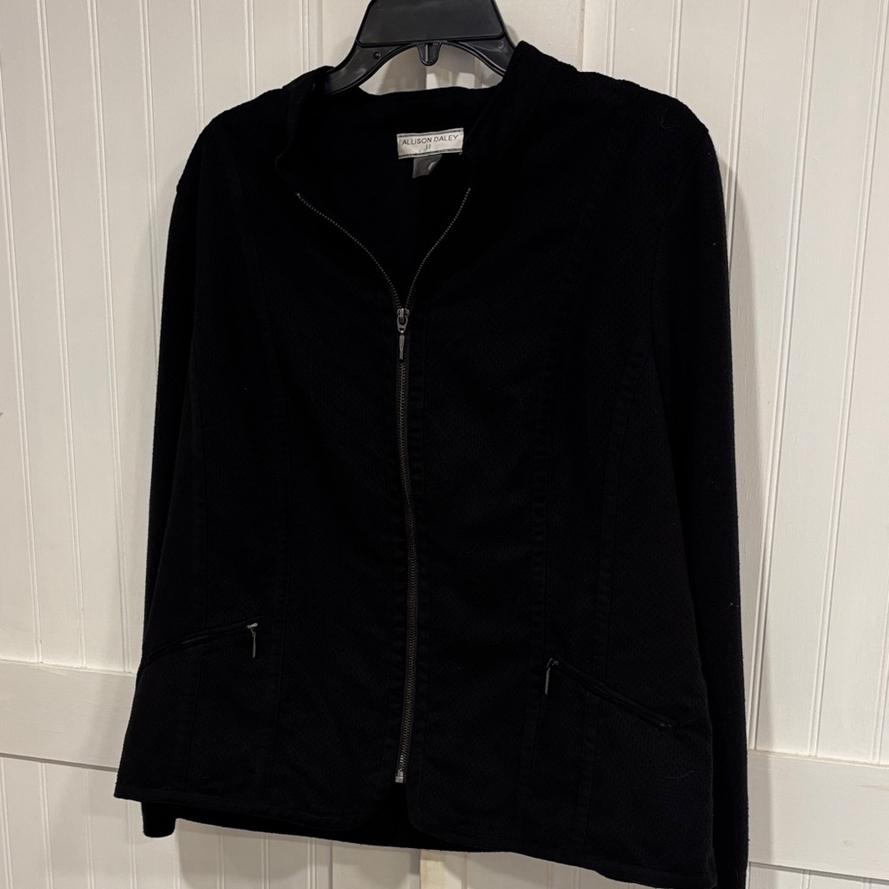 Allison Daley: Black zip up jacket with pockets. Warm & soft size 1X
